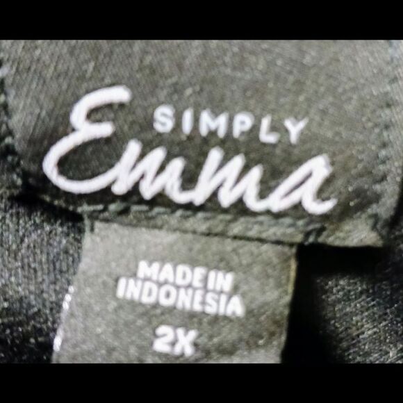 EMMA Plus Size Floral wrap dress - Picture 10 of 13